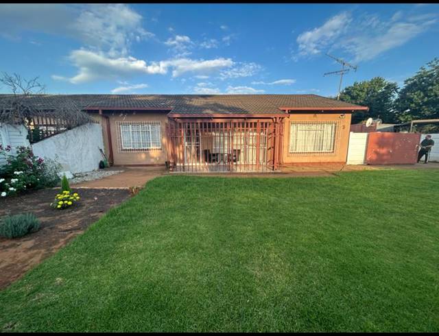 3 BEDROOM HOUSE FOR SALE IN VANDERBIJLPARK CW 2